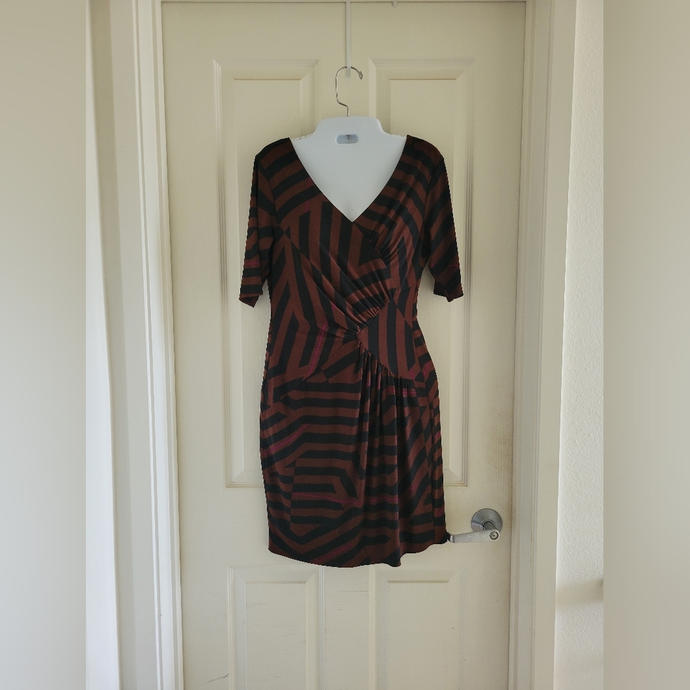 Donna Ricco | Brown/Black Abstract Stripe Asymmetric Ruched Dress (SIZE 4P) - Picture 12 of 12